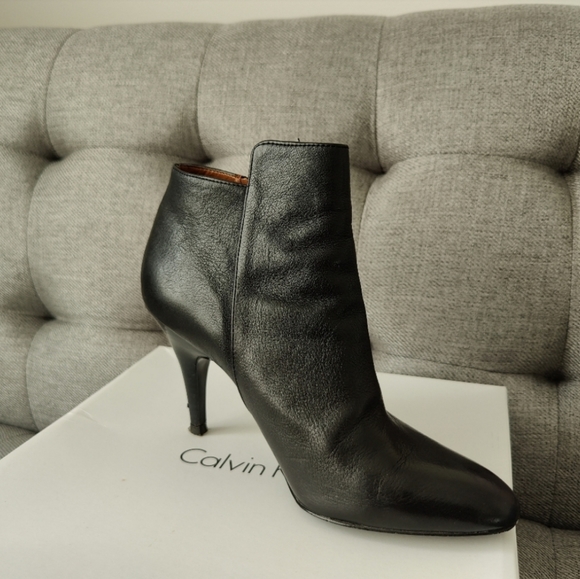 Calvin Klein boots - Picture 4 of 11